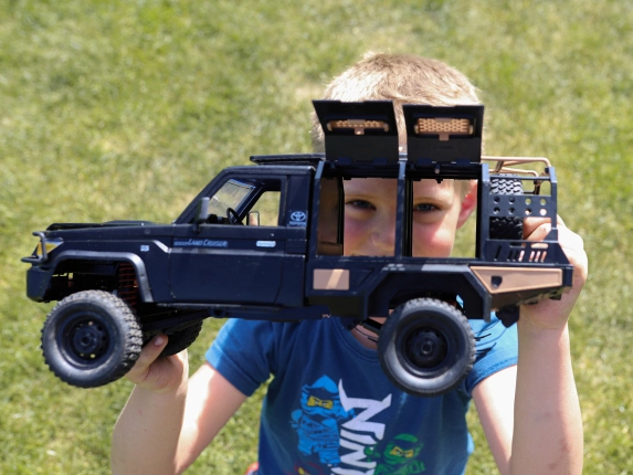 RC auto Land Cruiser Supertourer Toyota